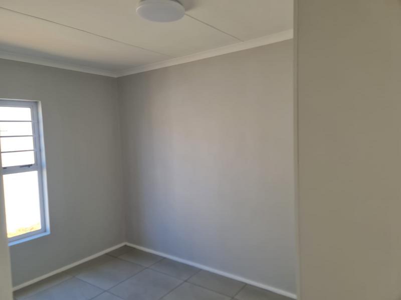 To Let 2 Bedroom Property for Rent in Oakglen Western Cape